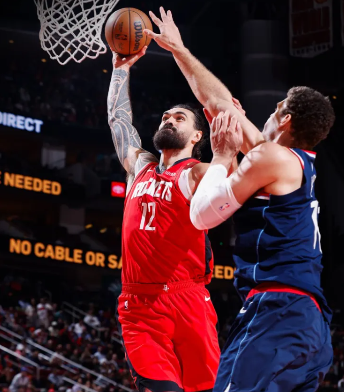 NBA常规赛，火箭115-113战胜快船。本场比赛，火箭球员史蒂文-亚当斯得到