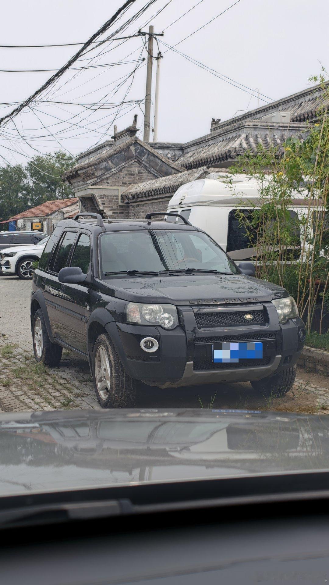 当年的路虎神行第1代出来的时候，还是很精致帅气的[666]​