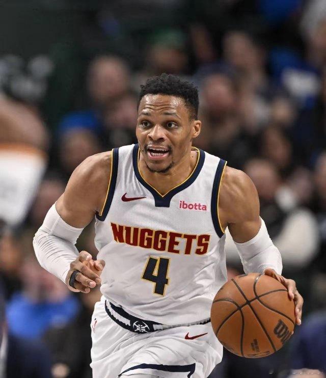 维斯布鲁克：我这辈子就讨厌两种人！最近，维斯布鲁克在美国一个脱口秀节目上聊起了自