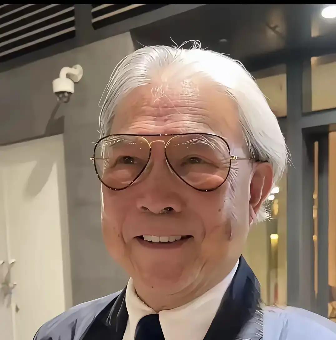 霍震霆78岁寿宴，三副碗筷，浅水湾老宅里没有豪车云集，只有郭晶晶端出的家常菜。