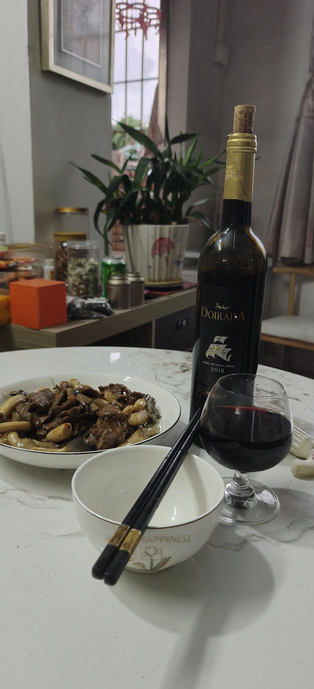 晒一晒最近吃过的美食这就是我今晚的晚餐，连米饭都没一碗，真是很可怜啊！