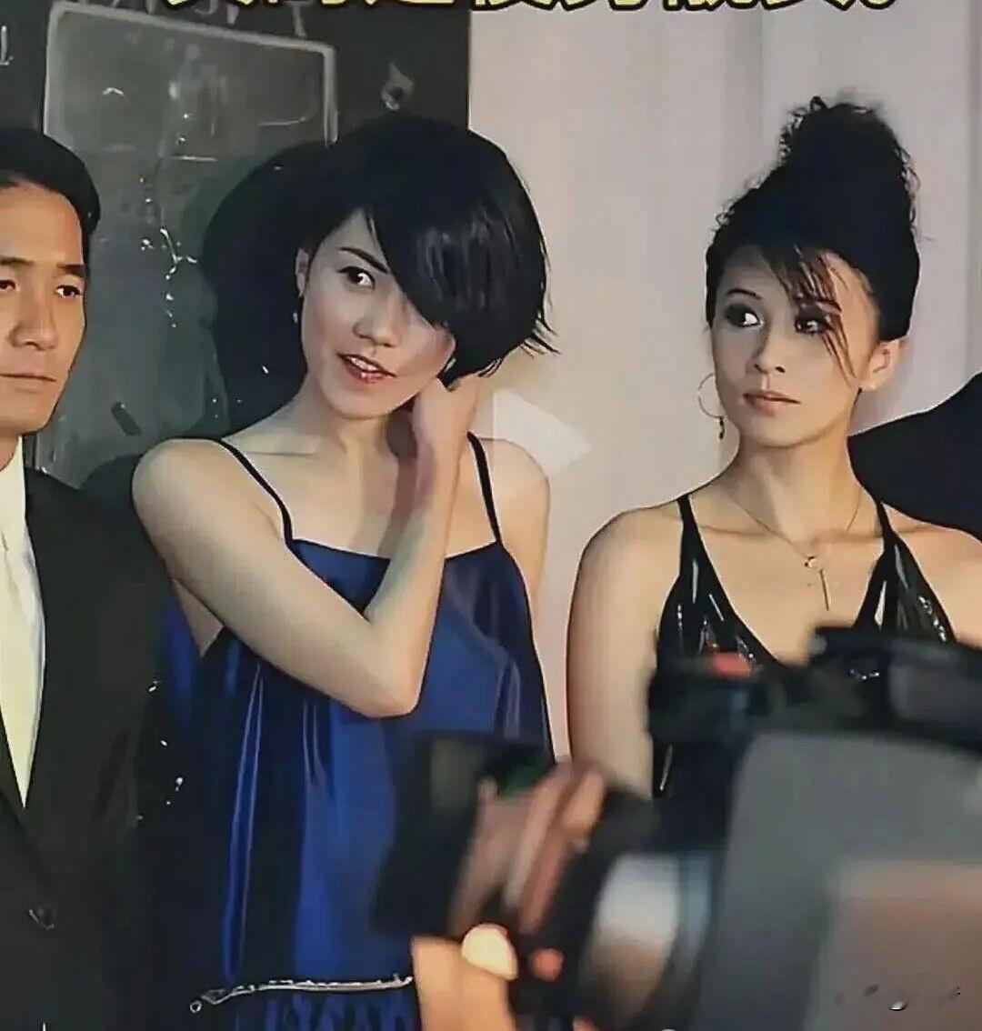 旧照里，刘嘉玲和王菲同框，一个像炉火，一个像月光。王菲清冷疏离，美得不动声色；刘嘉玲眼神亮、气场先到