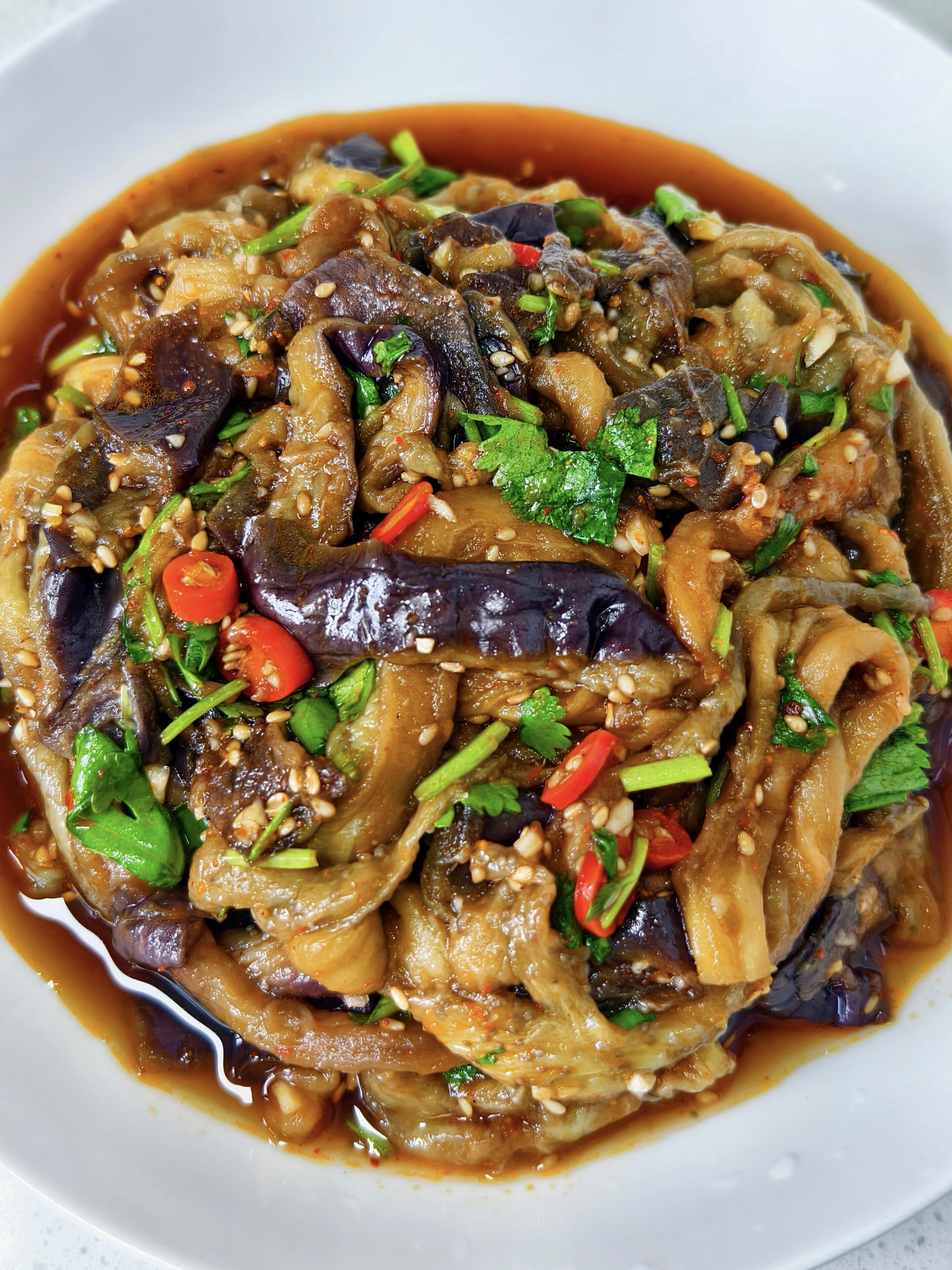 凉拌茄子才是夏日拌饭王者！软糯清爽，新手零失败夏天就馋这口凉拌茄子！妥妥的拌饭