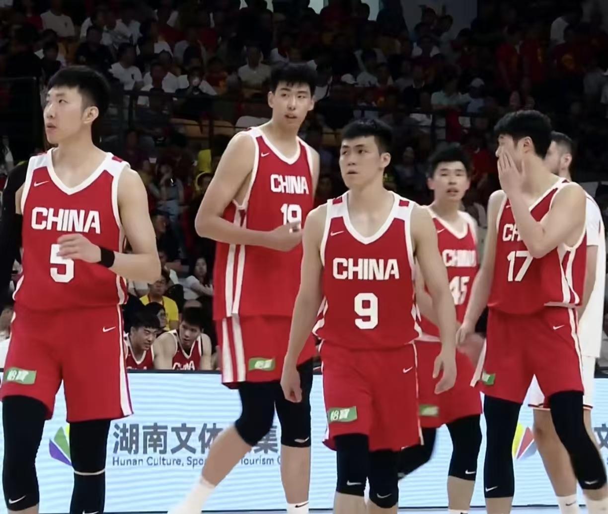 中国男篮81:82惜败塞尔维亚FMP俱乐部，遭对手压哨绝杀，这一战彻底看清三个人