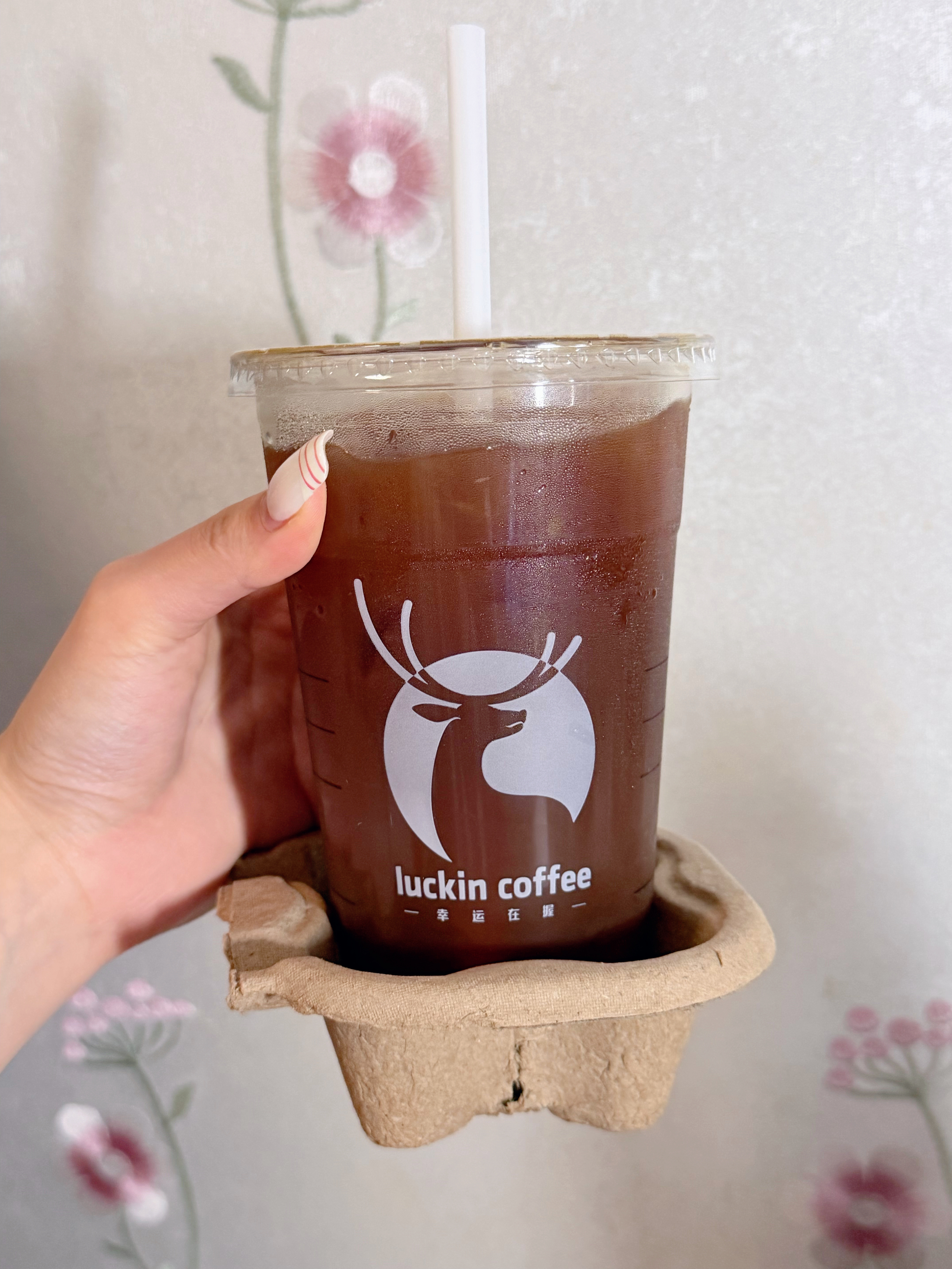 早啊昨晚睡觉的时候空调冷死我了就关掉了早上又被热醒……点了苹果c美式and蛋