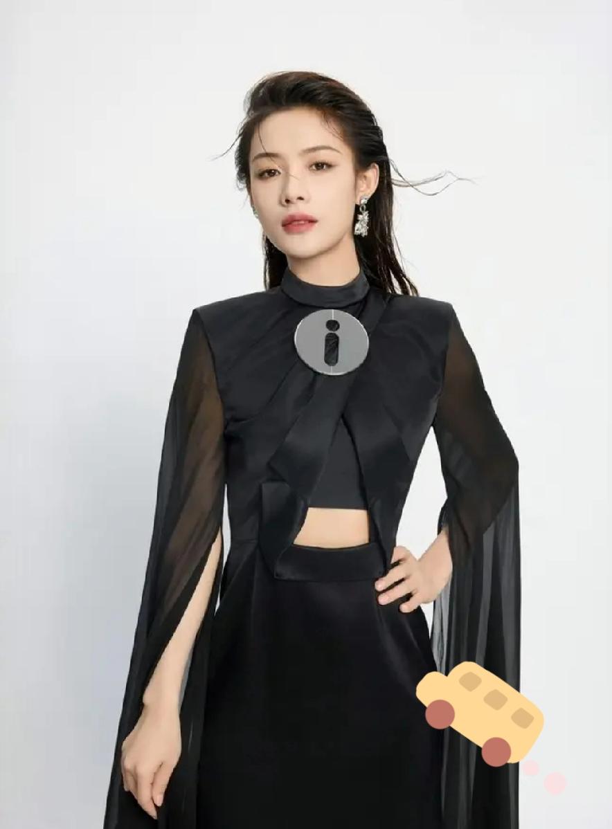 长江后浪推前浪，青出于蓝而胜于蓝。青年演员陈丽君已担任浙江小百花越剧院艺术生