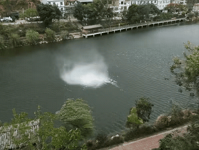 我们知道这是龙卷风，古人认为水中尤蛟龙。