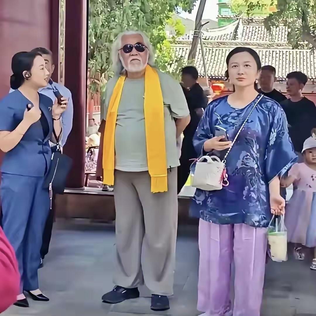 43岁杜星霖近照曝光，模样大变！差点没认出来！[捂脸哭][捂脸哭]我的天，这身材已