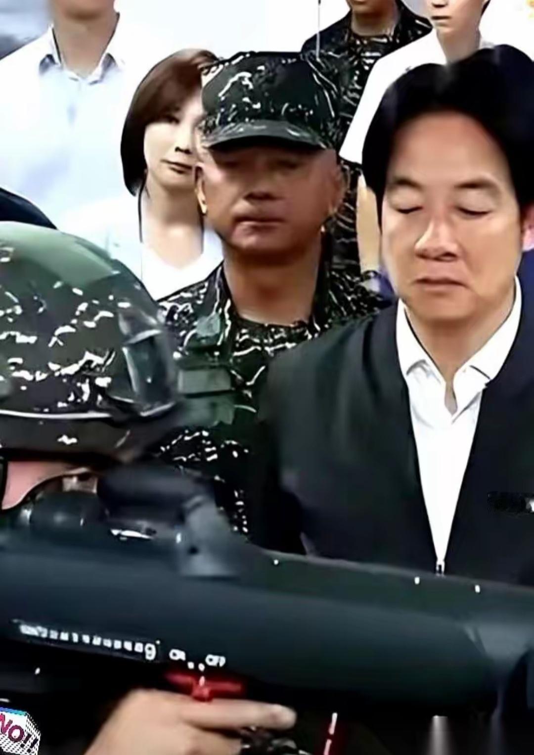 不得不说，最近听到最牛逼的一个问题，是台湾一个普通小兵问的：“真打起来，我阵