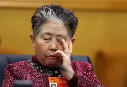 姜还是老的辣，不信你看老干妈，最近老干妈又上热搜了，人家去年挣了54个亿！ 