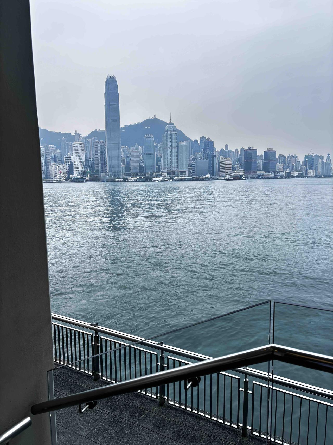 我想我望见了扎西片多宛如瞧见一棵寻常的树目睹你黄绿交织的叶片目睹你秀美的树