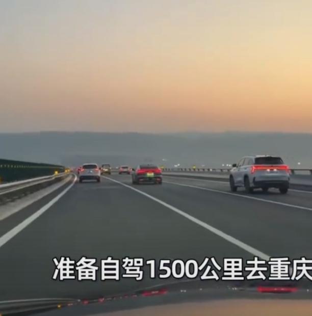 男子自驾游开10小时后弃车换高铁这事，真的太真实了。很多人自驾游都觉得自由方便，