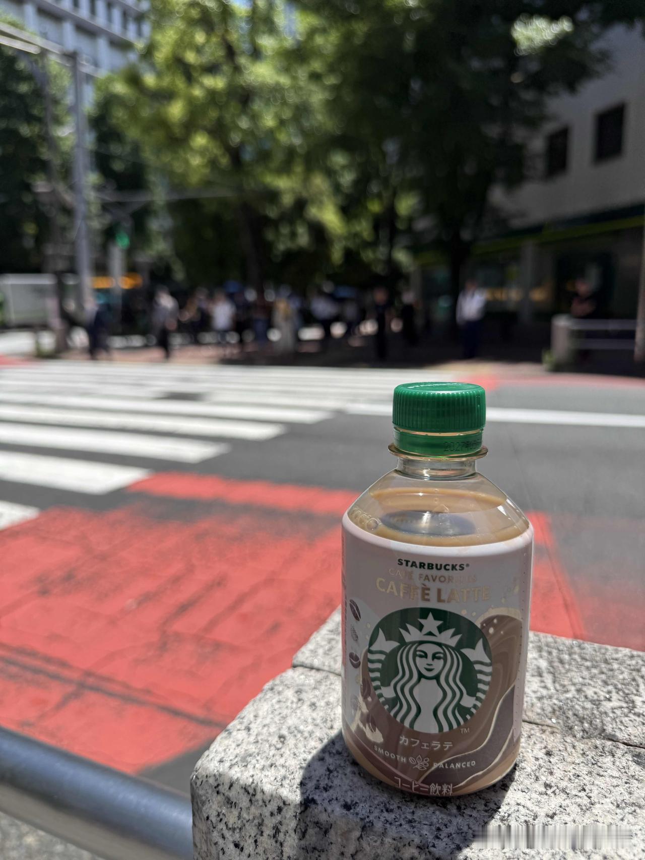 日本的物价，这瓶小咖啡192日元。今天汇率是100日元=4.25元人民币左右。