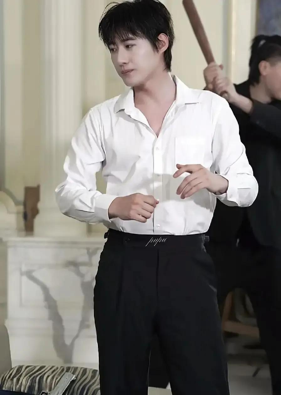 赵振栋近期联合爱奇艺新剧传出合作消息，他没有像之前一样继续拍红果短剧，而是转向了