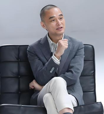 冯唐说：“对不重要的人，请使用陌生人框架亲密产生轻蔑，熟悉滋生轻视。
