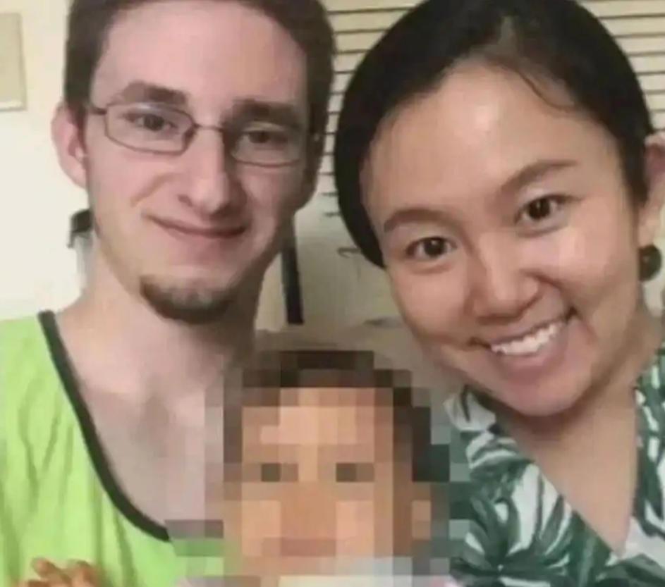 “你应该滚回中国去！”“别用亚洲人的脏习惯喂我的孩子！”2019年美国一男子不断