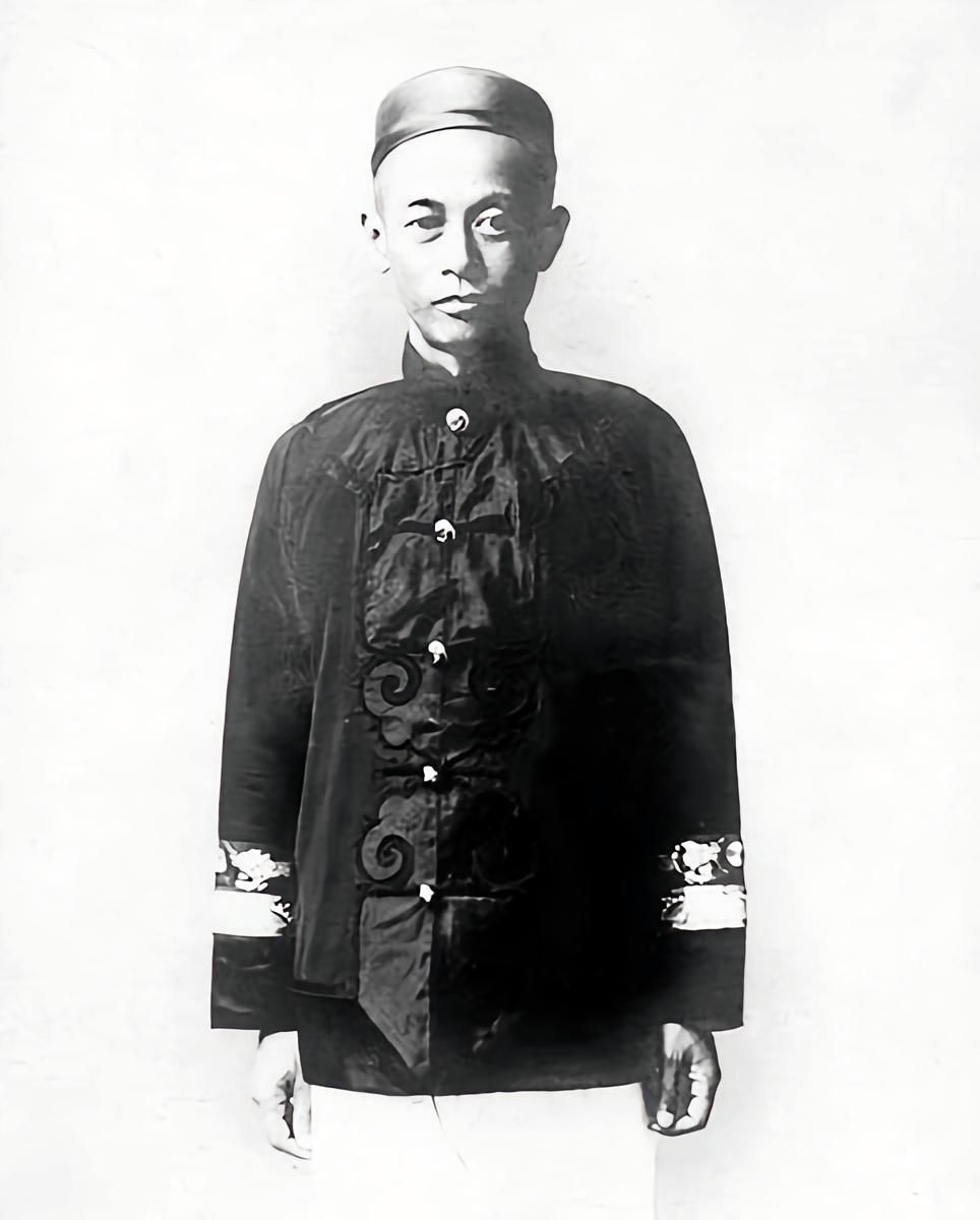 1951年，93岁的前清朝海军总司令萨镇冰，得知中国人民志愿军攻占汉城的消息后，