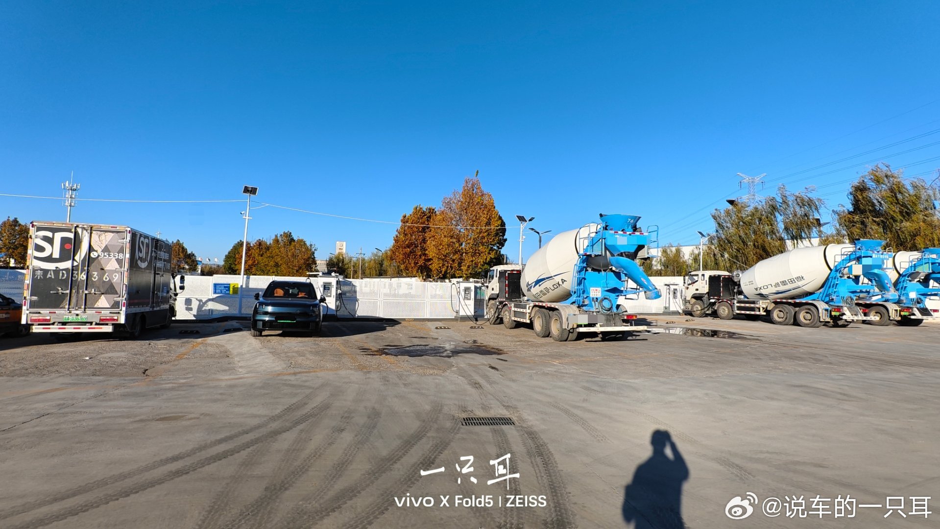 是哪个天才想到的给水泥罐车上纯电的…虽然挺粗暴的，但是罐车本身作战半径不算大，但