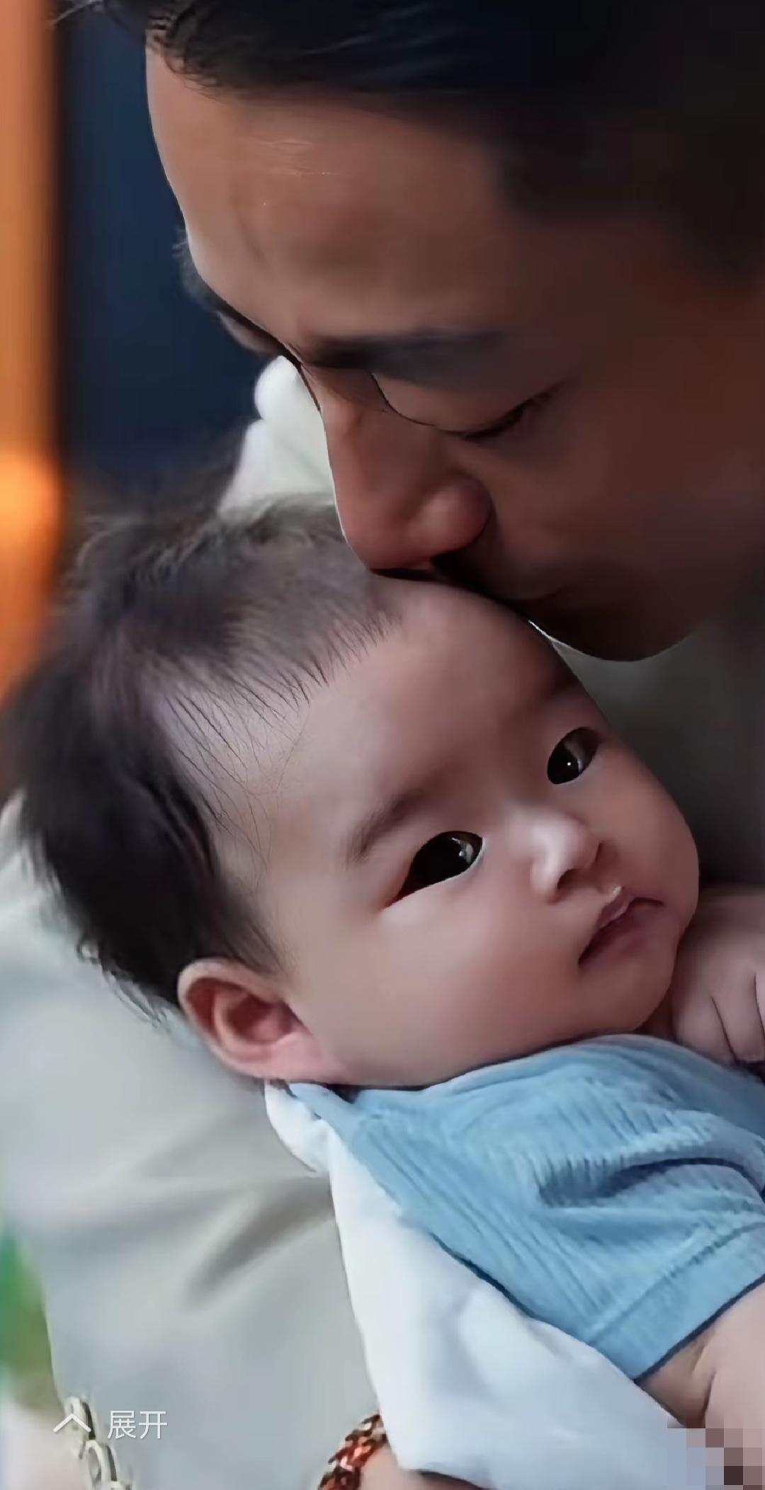 汪家小孙子的长相像极了小霖霖小时侯！本事再大也改变不了遗传的基因！从汪小菲小