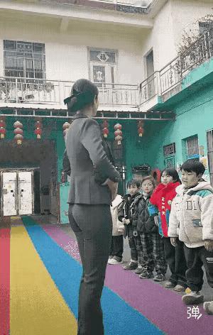 真是服了我老公了，以前很少送孩子去上学，现在是一天不落的接送孩子。每天一大早