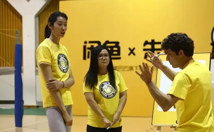 像朱婷这样全世界人都知道的最佳主攻，MVP拿遍全世界的人。进国家队不合格。进