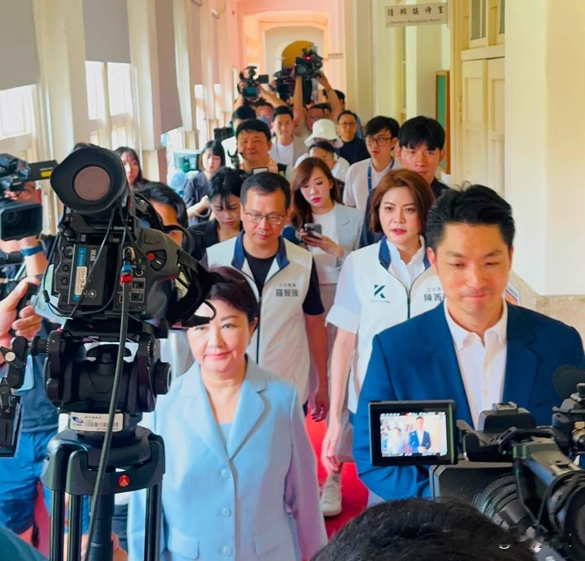 国民党立委陈菁徽今（24日）在脸书发文表示，没有真相、不准上架！明天，725上