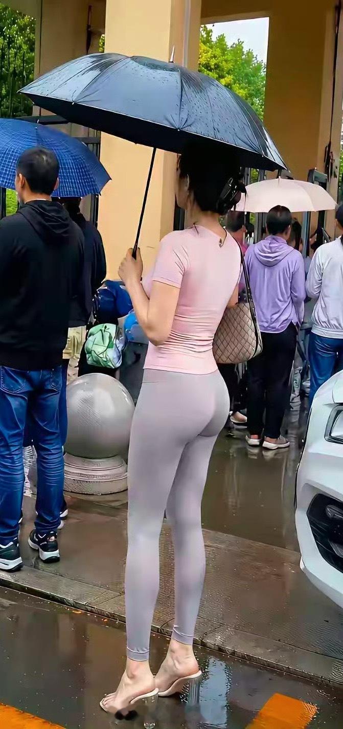 不介意这么穿，因为某人不在场[滑稽笑]​​​
