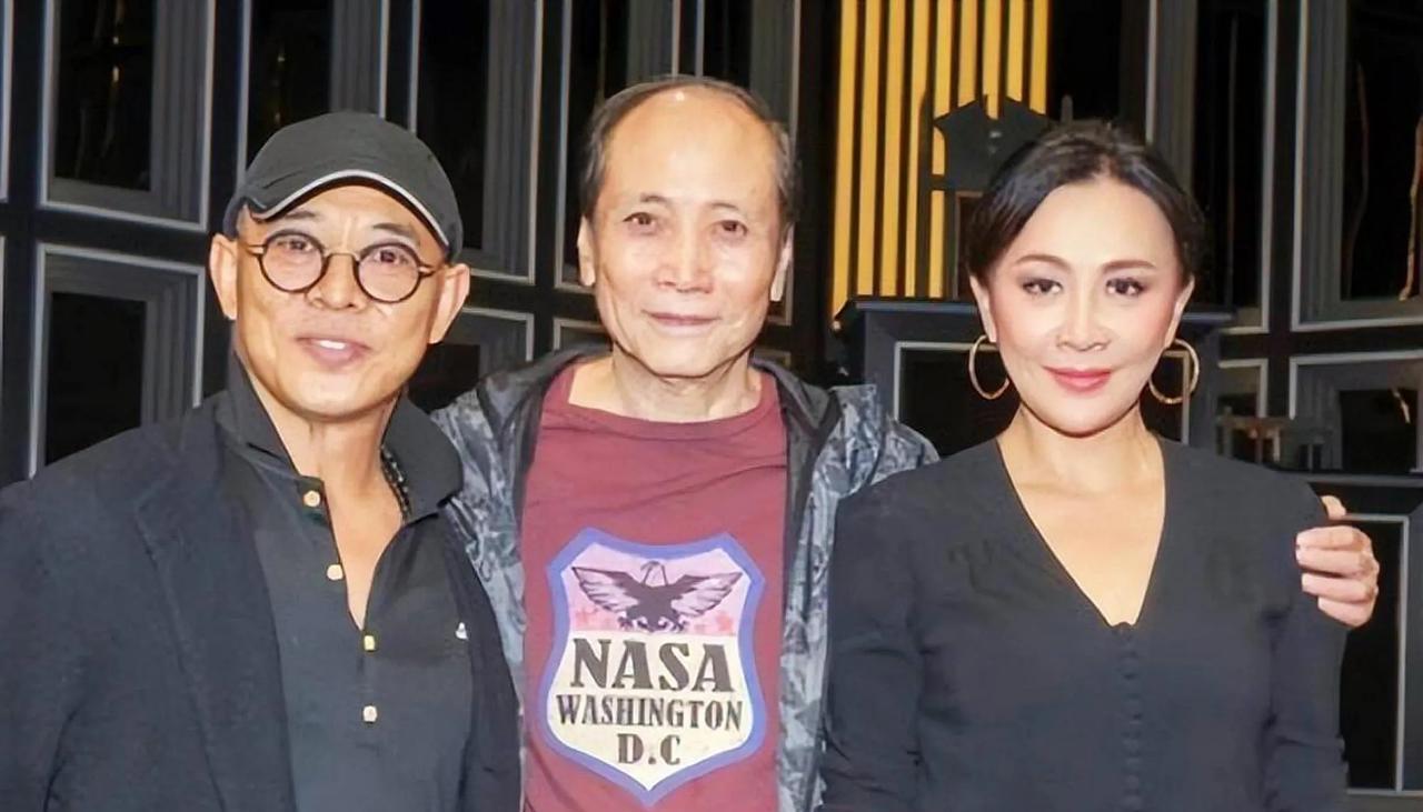 利智父亲，利永锡，毕业于上海戏剧学院，在广东话剧团当演员，70年代调到香港话剧团