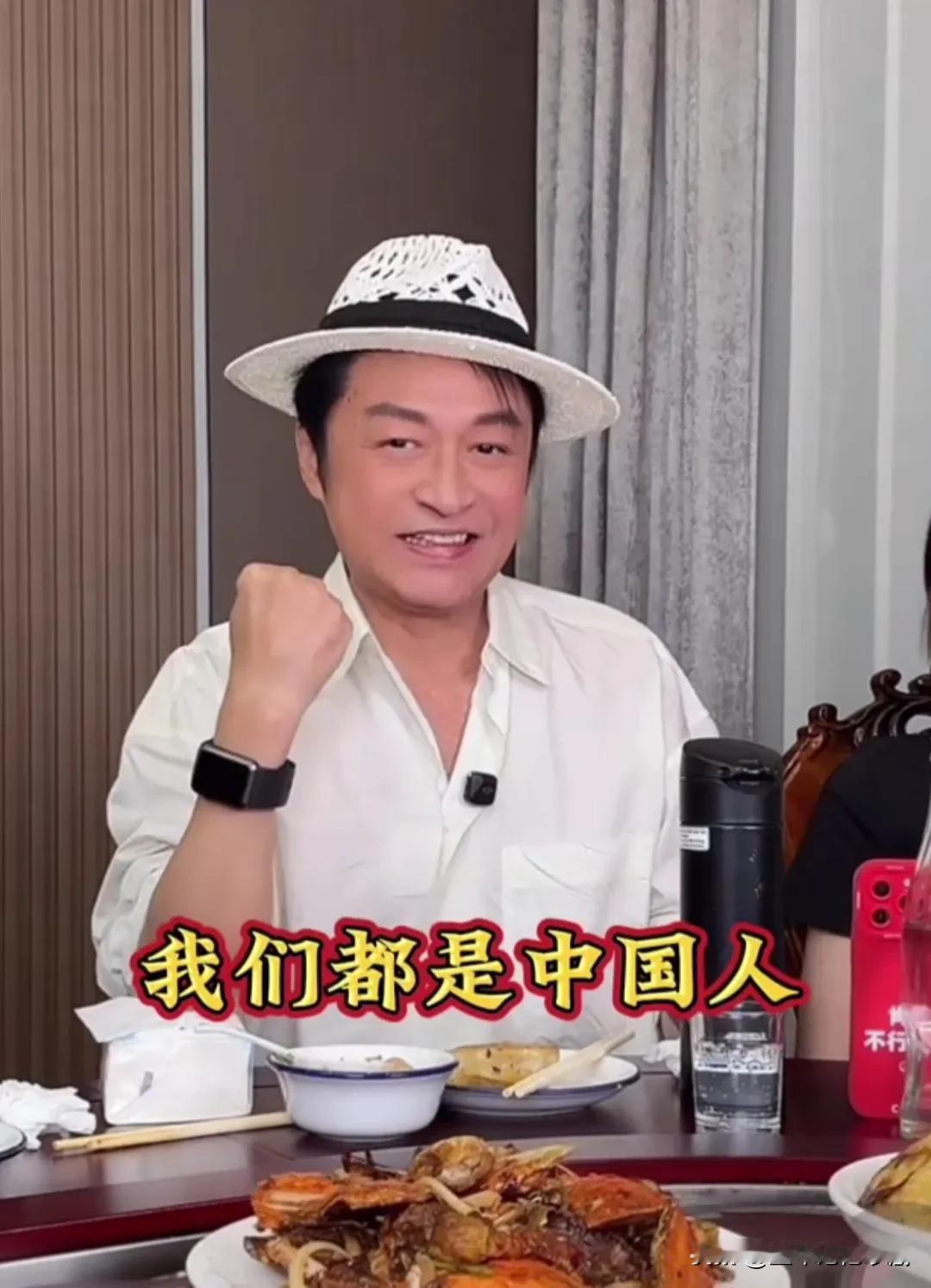 近日，马景涛回到绥中，在受到热情款待后的一句话贴别感人，他说:“我们都是中国人”