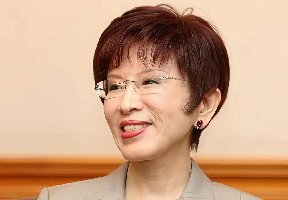 台当局迈出最危险一步，竟然公开向2000多万岛内居民承诺：“绝不会向大陆投降”。