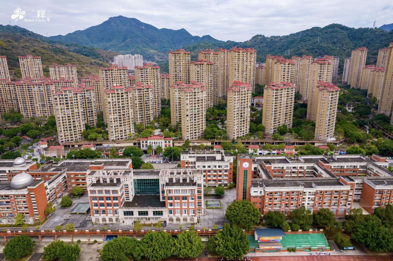 书包房也不坚挺了，跌破历史新低价位。坐标连江贵安，贵荣苑是这边热门的书包房。小
