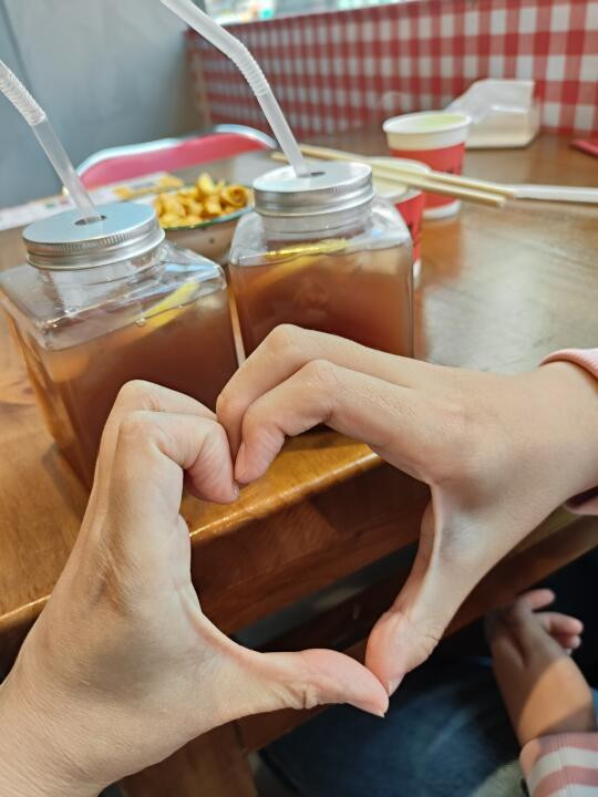 110万躺平母女，到底是谁在吃广东蒸菜啊