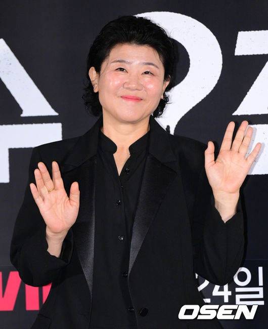 李姃垠有望出演Netflix新剧韩剧奶奶女主角。李姃垠饰演故事的中心