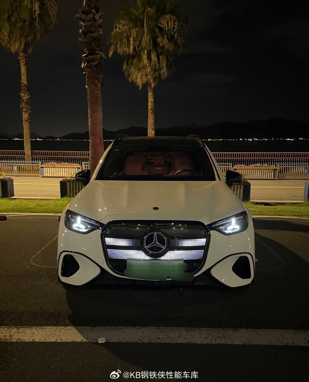 纯电奔驰GLC设计不错，灯光不错，内饰氛围很不错，很吸引新能源大牛说新能源汽