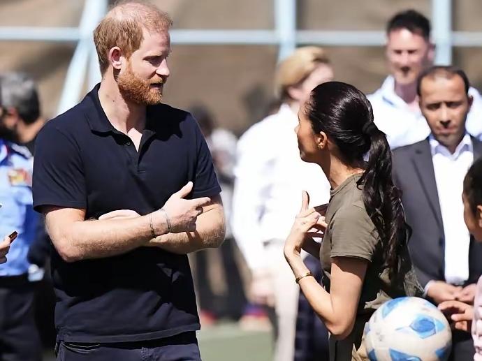 梅根要的爱情，还能坚持多久？看哈里王子这态度，怕是对他这位王妃的耐心，已经耗尽