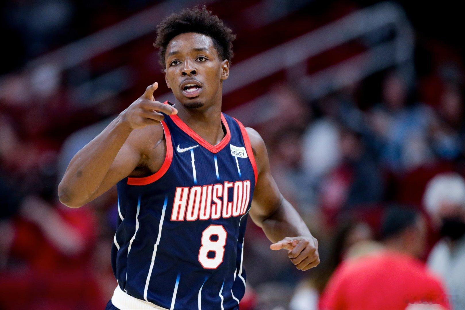 据NBA记者迈克·斯科托报道：联盟消息人士向HoopsHype透露，火箭队计划以