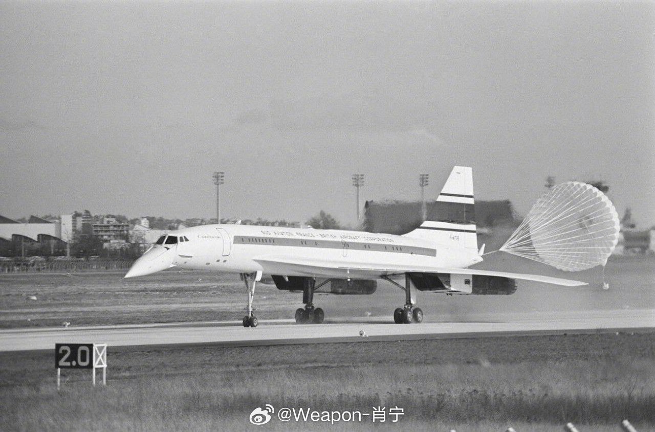 照片中的历史1969年3月2日，协和式超音速客机在法国图卢兹完成首飞后着陆时展