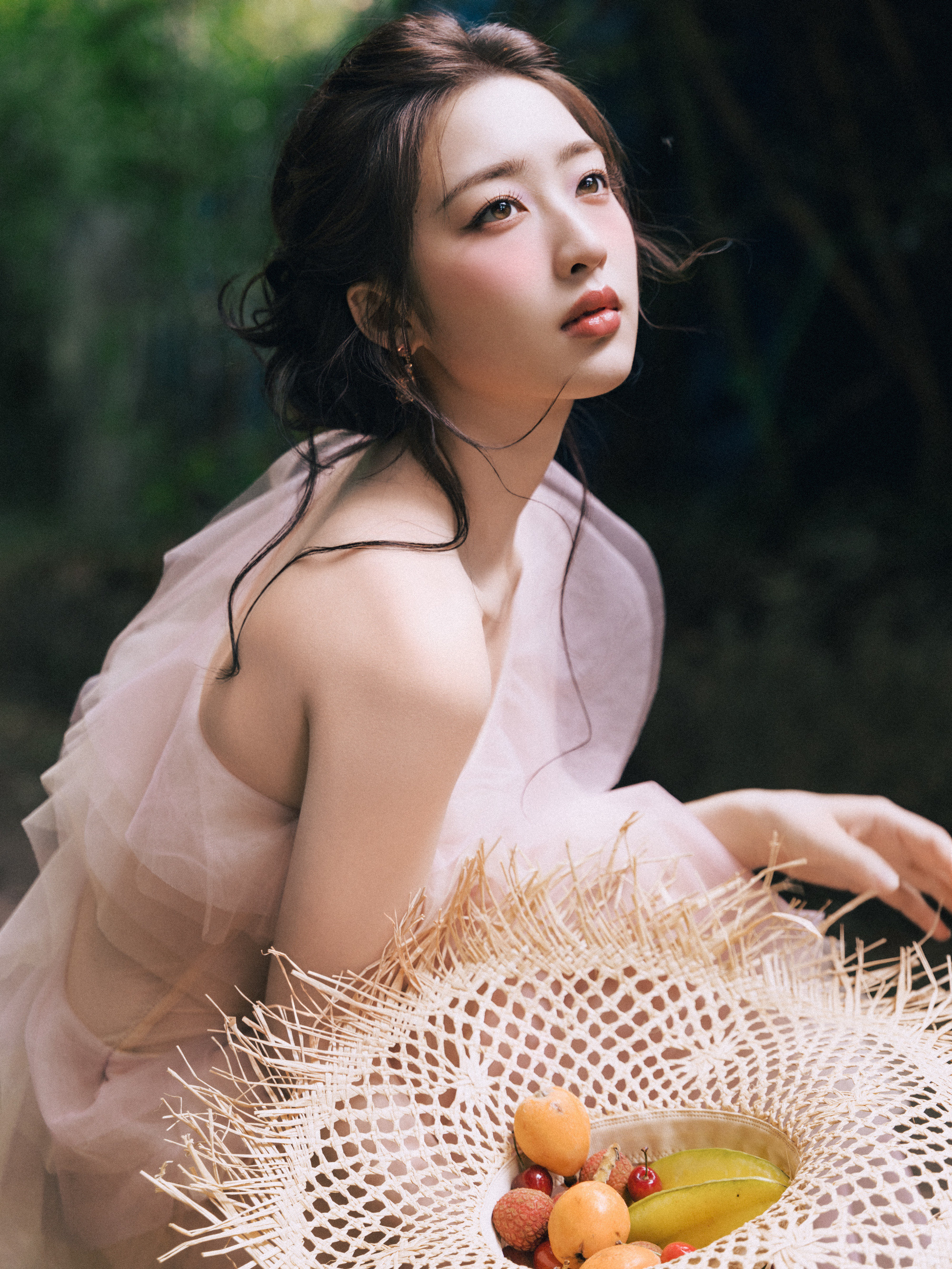 微风随行邓恩熙 眉眼如画，与清甜夏日相遇。