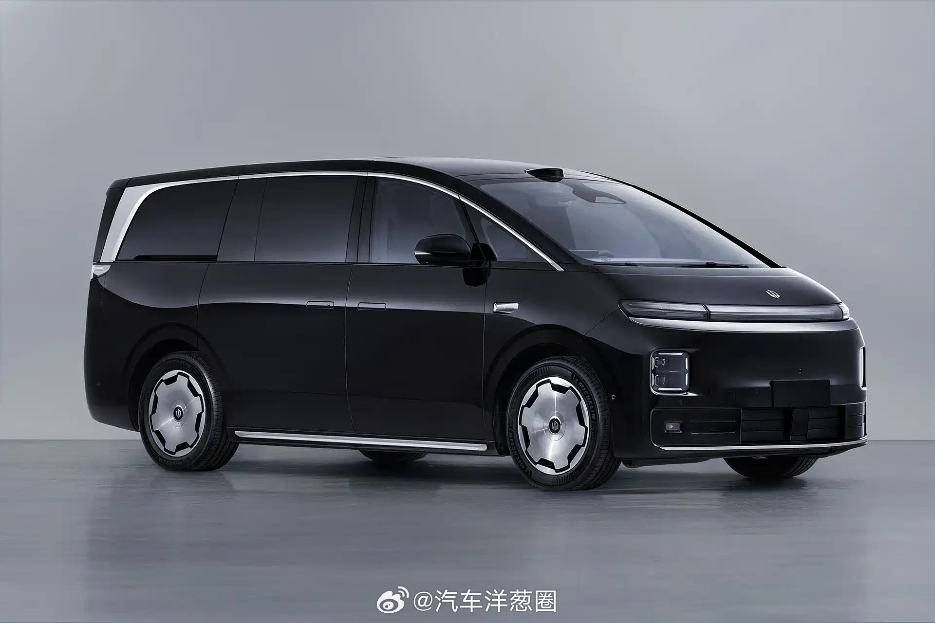 零跑D99旗舰级MPV申报图，增程版搭载80.3度大电池纯电/增程中大型MPV