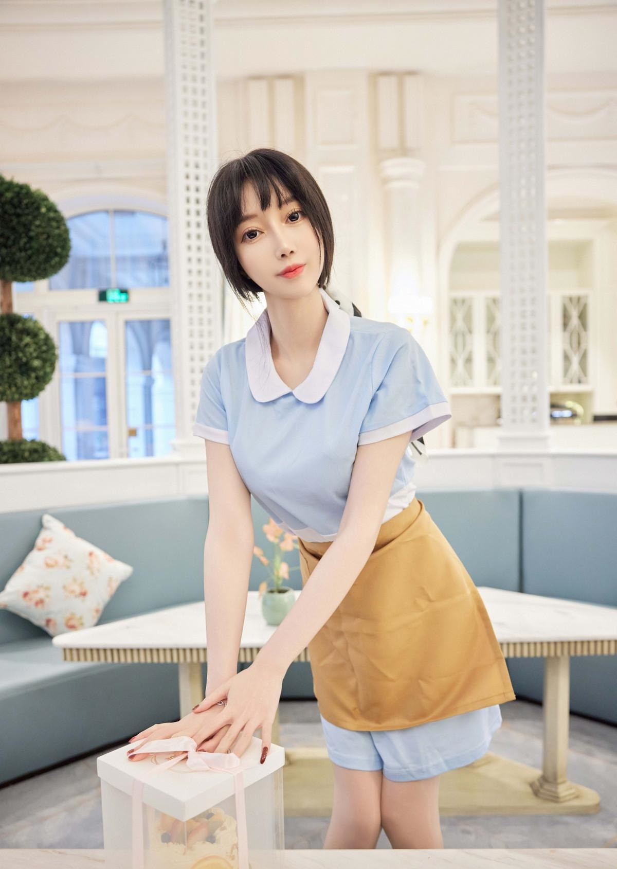 蛋糕店里的美女服务员，这是哪个蛋糕店啊，生意肯定很火吧？