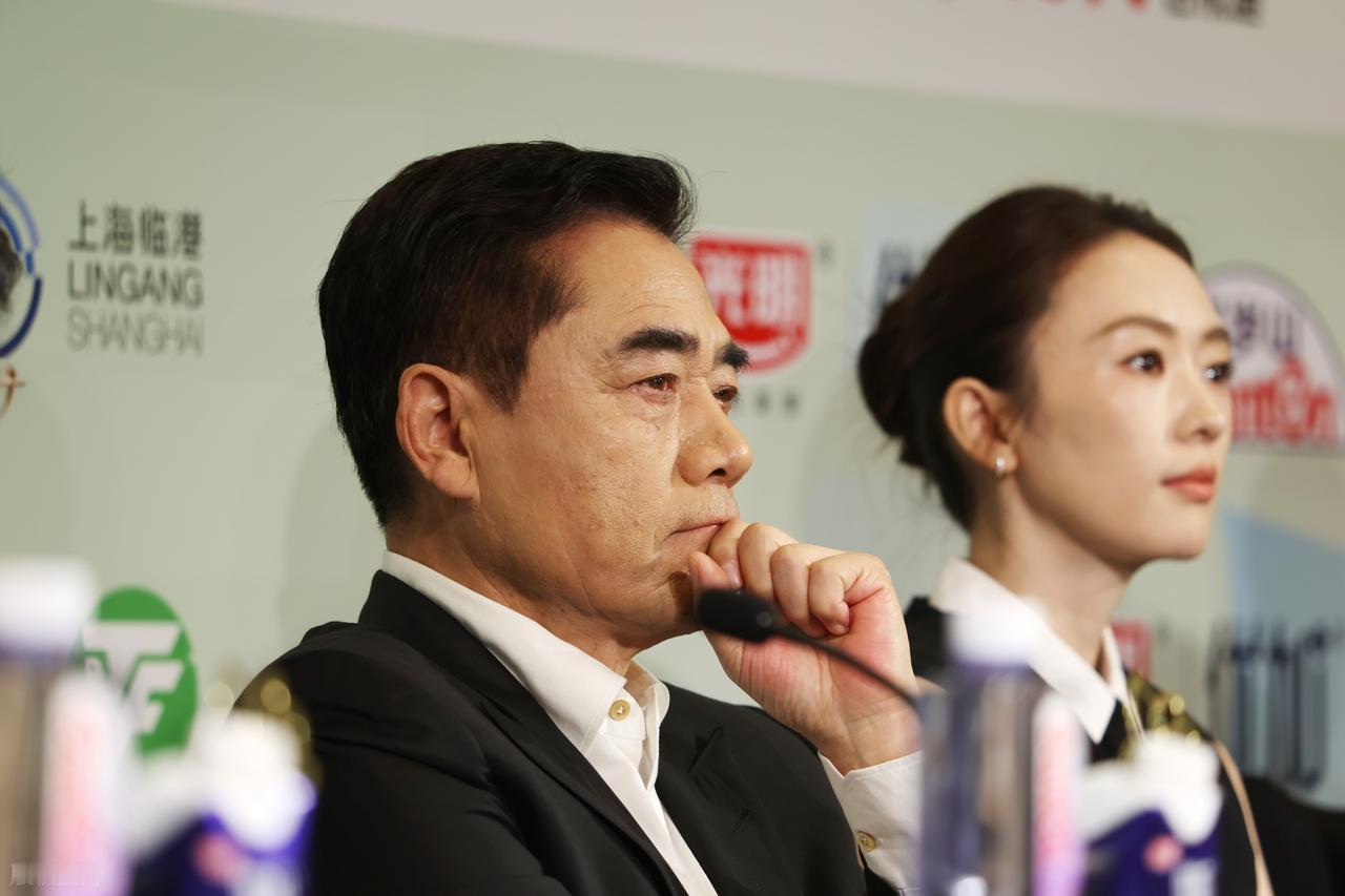 最近童瑶和陈宝国在上海出席活动，两位搭配的都很正式，也很有大牌明星范儿。童瑶