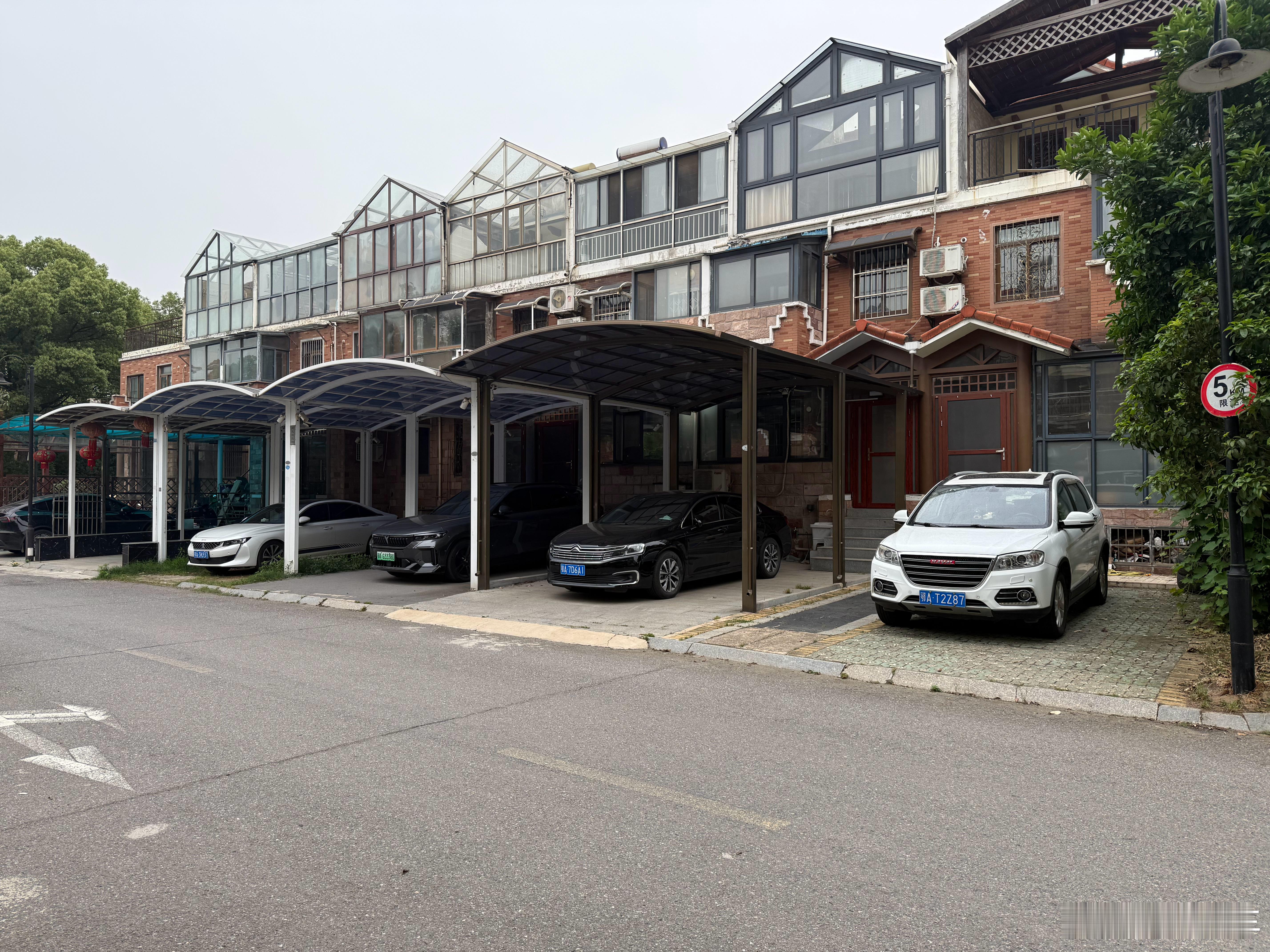 我们小区联排别墅常见车型搭配小区搭配汽车​​​