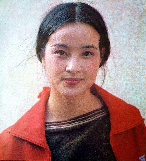 80年代公认的中国内地影坛四大影后；张瑜，潘虹，斯琴高娃，刘晓庆这四位是