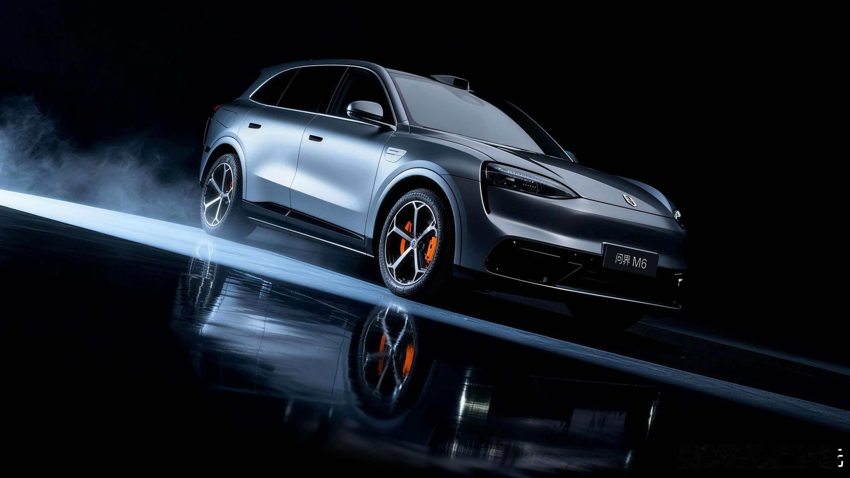 问界M6疑似曝光，这犀利的车身线条运动感十足，加上有望搭载家族旗舰同源核心技术，