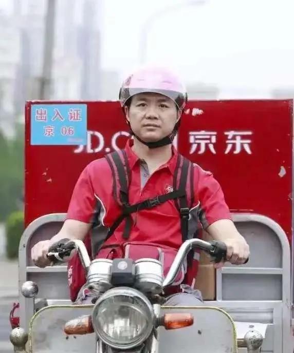 淘宝现在可能有点后悔了。跟着京东搞闪购补贴大战，单日烧掉12亿，没想到京东突然