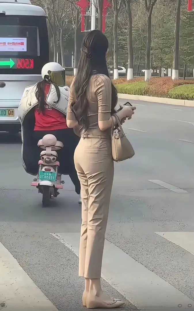 有这个身材，脸蛋还重要吗？