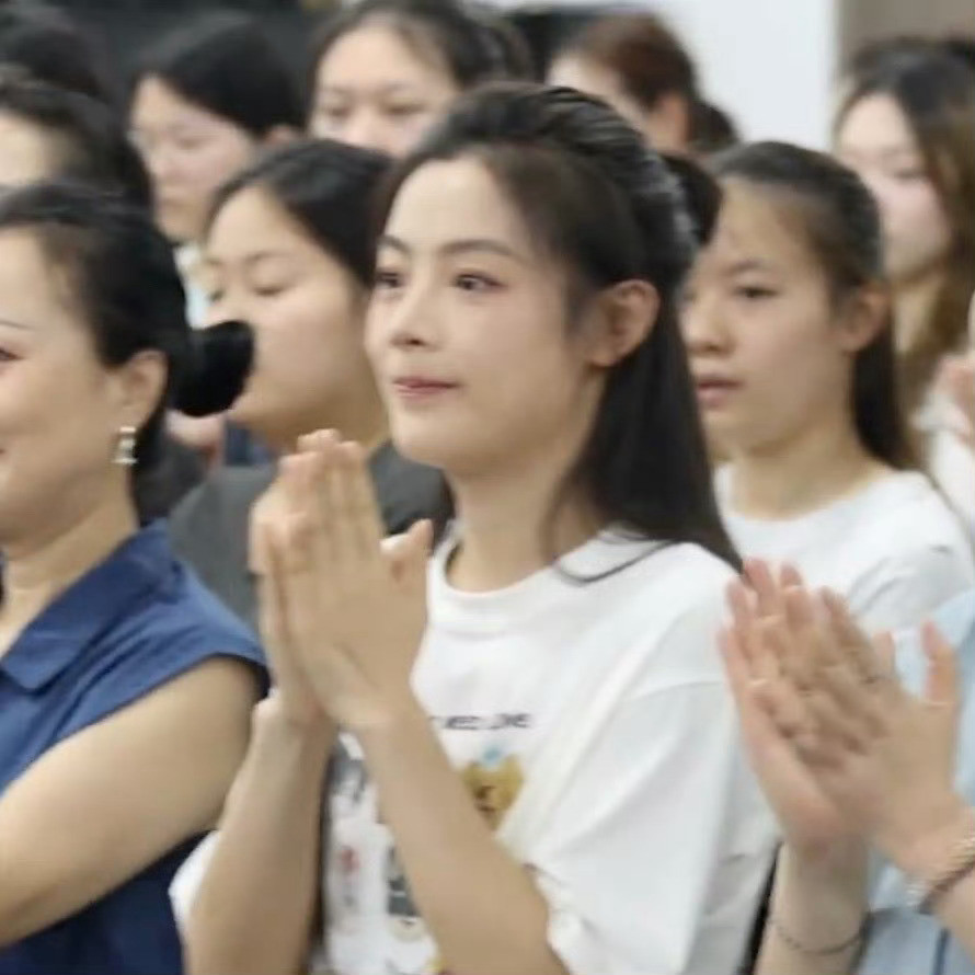 你们说这个婴儿就是文华表演奖得主、新生代的领军演员陈丽君是吗😏陈丽君西厢记
