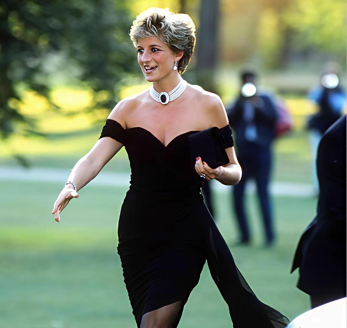 “落败退场”的戴安娜，并不是不优秀，而是输在了太年轻！论家世，她家族的门槛，可