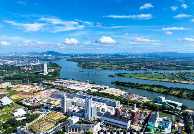 中美AI博弈终极胜负手曝光,外媒坐不住了!刚刷到条新闻才反应过来,成立70年