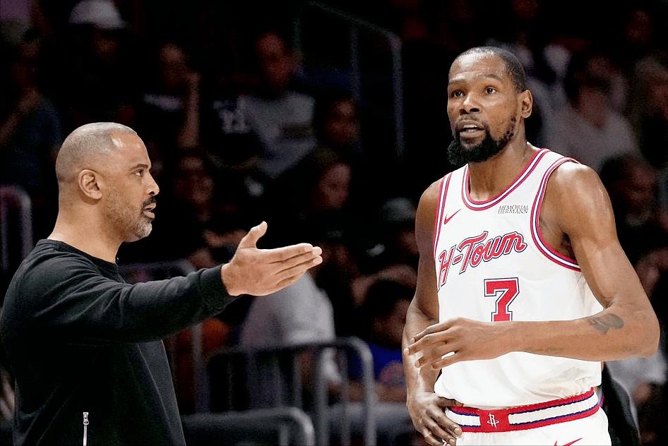 最绝望的不是乌度卡还有6年合同6600万谁告你们是6年的，第一份合同是4年